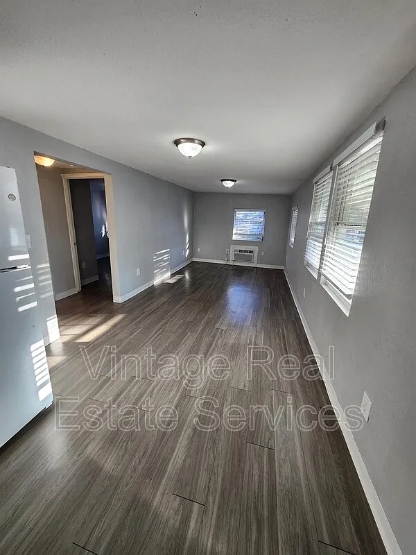 Building Photo - 4611 N Hubert Ave #5