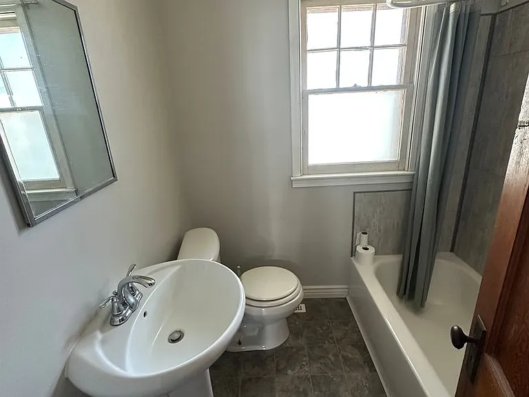 432 Baker St — Photo 5