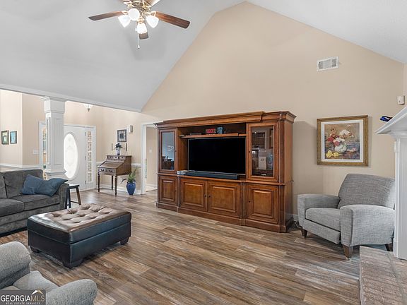 4th image of 813 Clifton Rdg