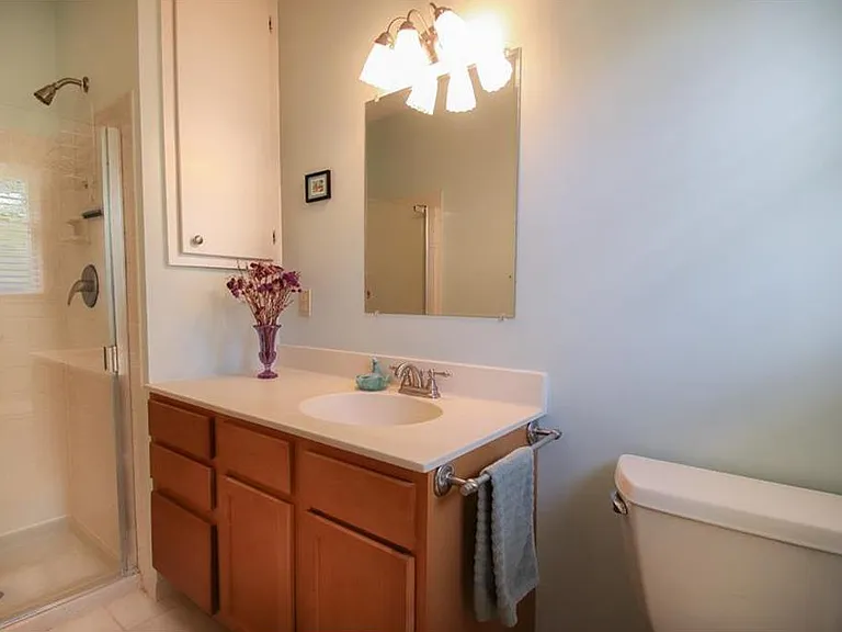 1335 Garland Ln N — Photo 11