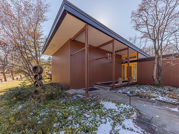 5th image of 2424 Londonderry Rd