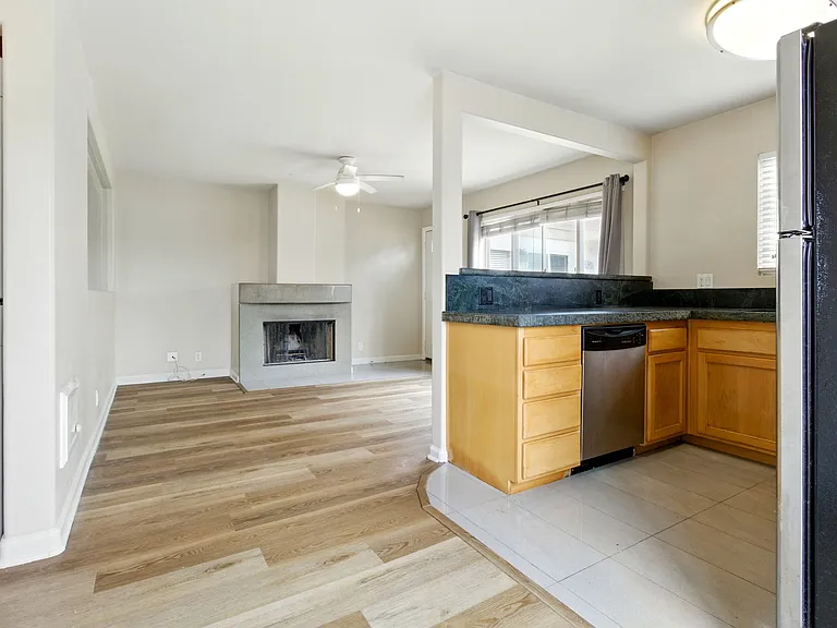 2123 Garnet Ave #5 — Photo 11