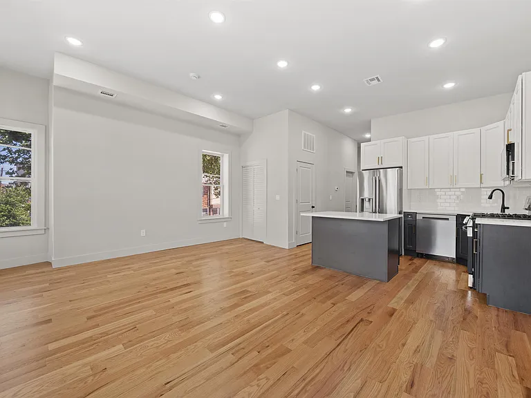 424 Woodlawn Ave #2 — Photo 2