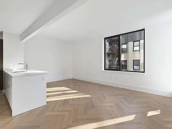 100 Avenue A APT 4E, New York, NY 10009