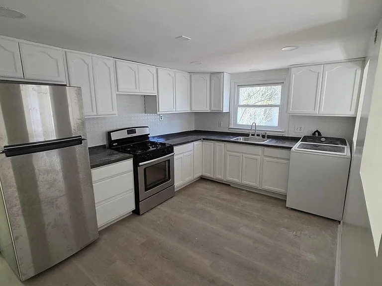 1145 Kenton Dr — Photo 2