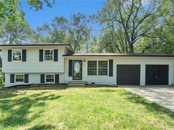 215 Grant St, Liberty, MO 64068