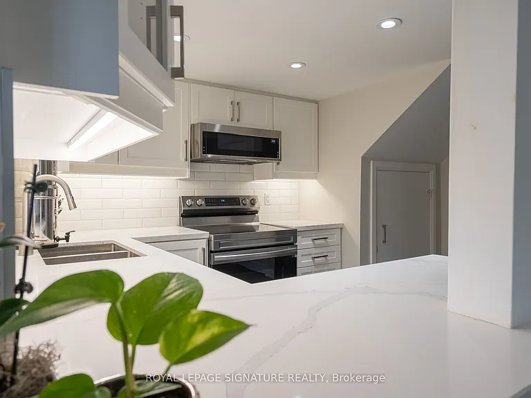 305 Blue Grass Blvd #BASEMENT — Photo 10