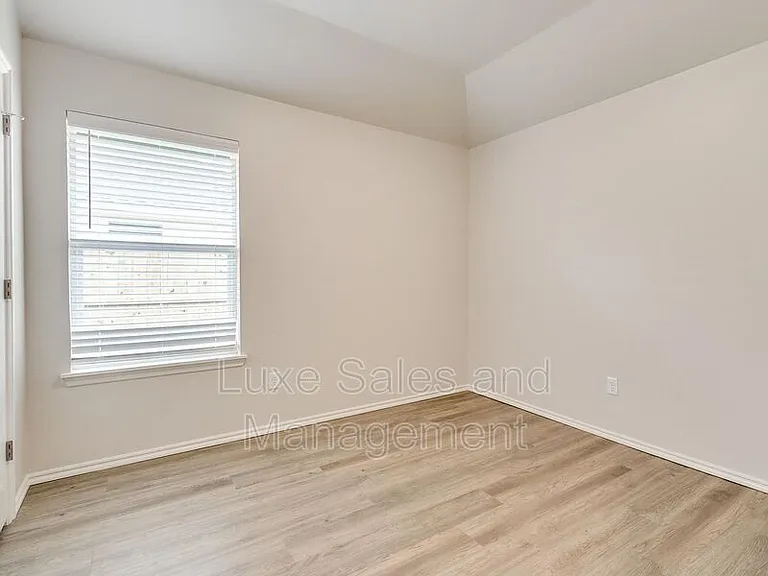 8003 NW 105th Ter — Photo 14