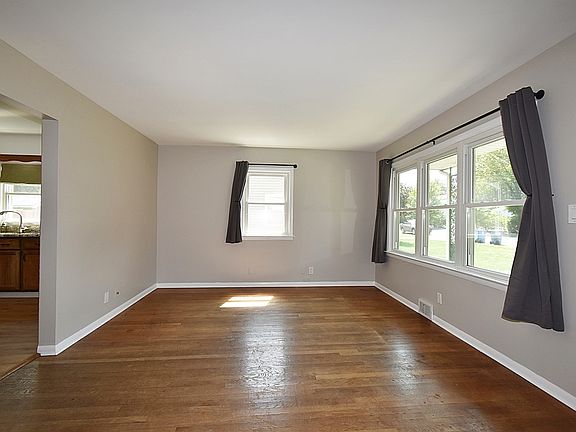 3rd image of 527 Westgate Dr