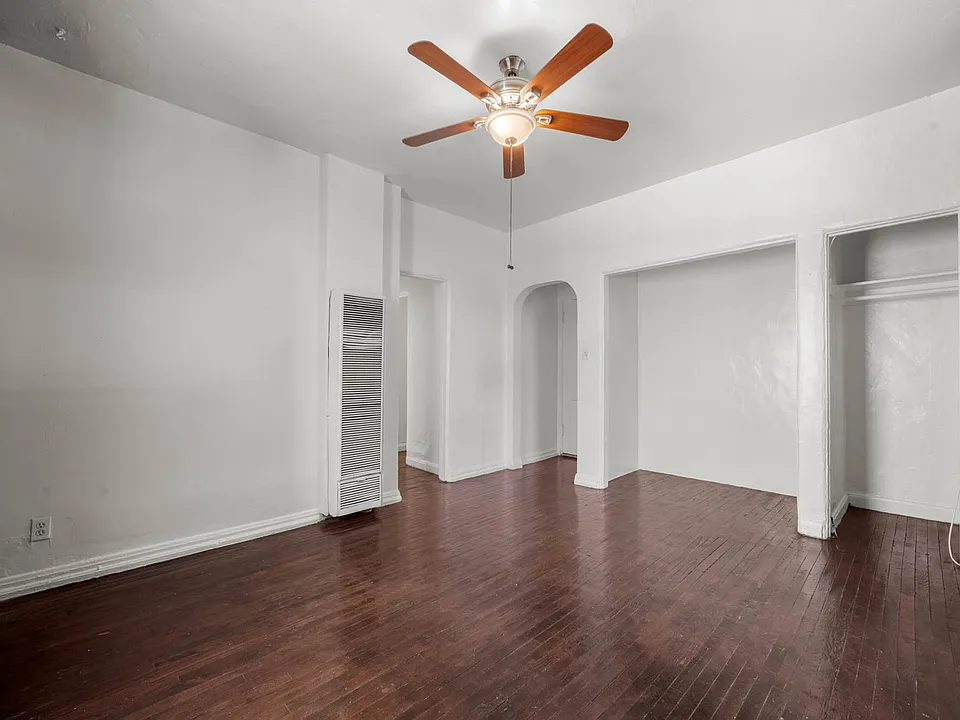 726 N Van Ness Ave