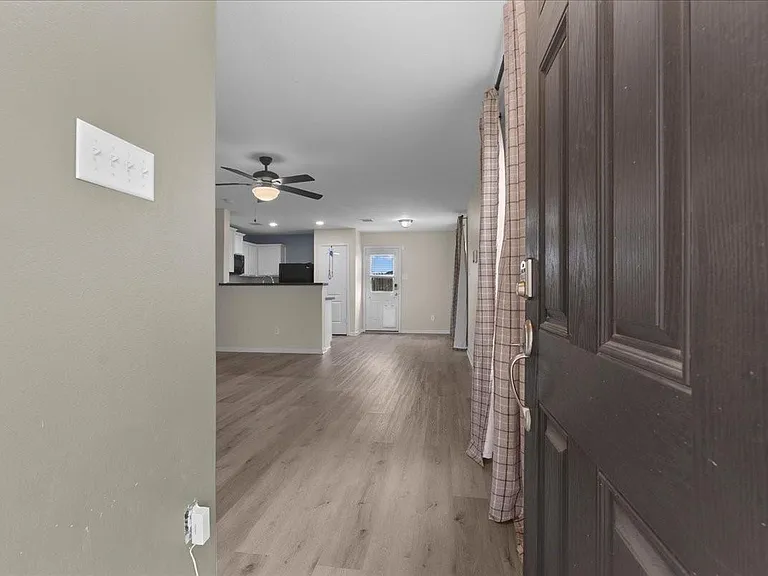 5727 Treasure Cove Rd — Photo 3