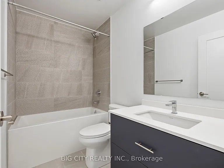 5105 Hurontario St #1401 — Photo 17