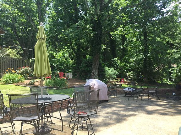 Outdoor entertaining area