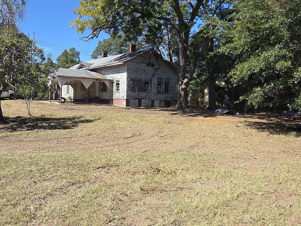 1st image of 645 Main St