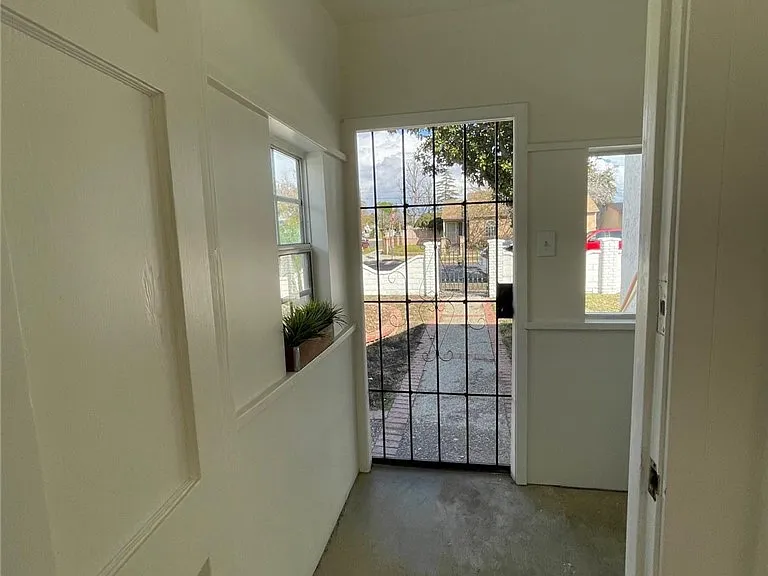 7359 Amestoy Ave — Photo 8