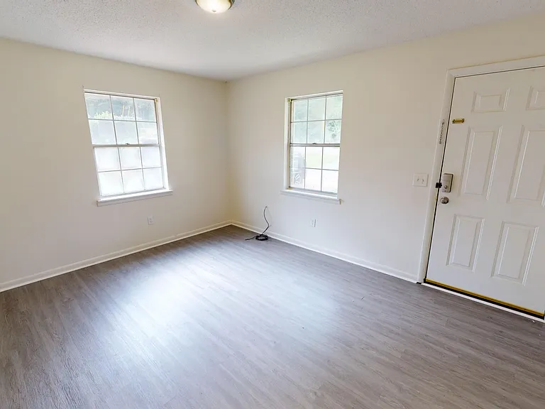 901 E Grubbs St — Photo 3