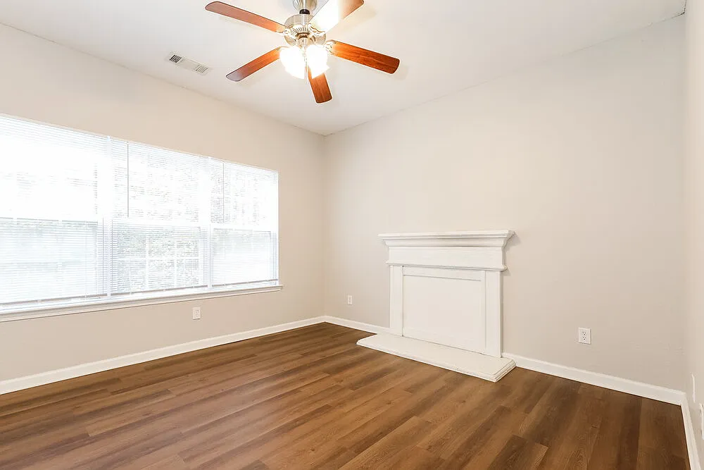 3 bed, 2.5 bath, 1688 sqft, $2,000 — Photo 4