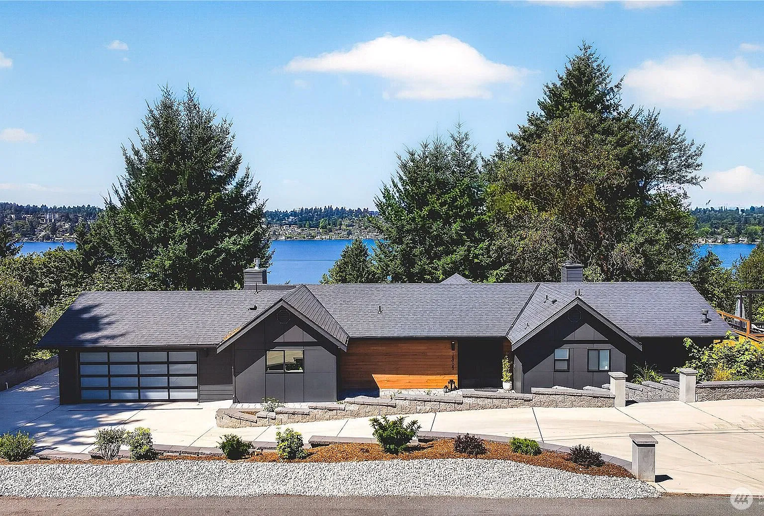 5 bed, 3200 sqft, $5,999 — Photo 1