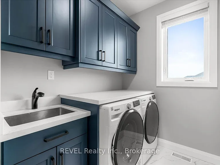 371 Argyle Ave — Photo 15