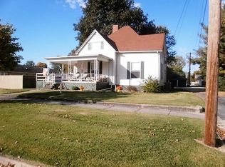 343 S 5th St, Clinton, IN 47842