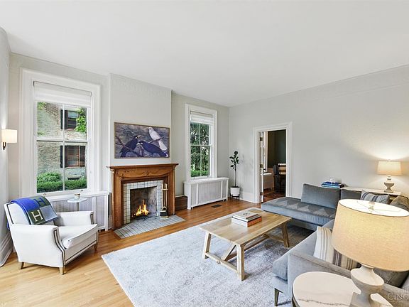 3rd image of 1055 Willow Ave
