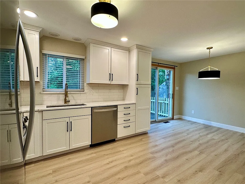 3 bed, 1.5 bath, $1,700 — Photo 3