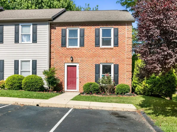 42 Sleepy Hollow Ln, Swannanoa, NC 28778