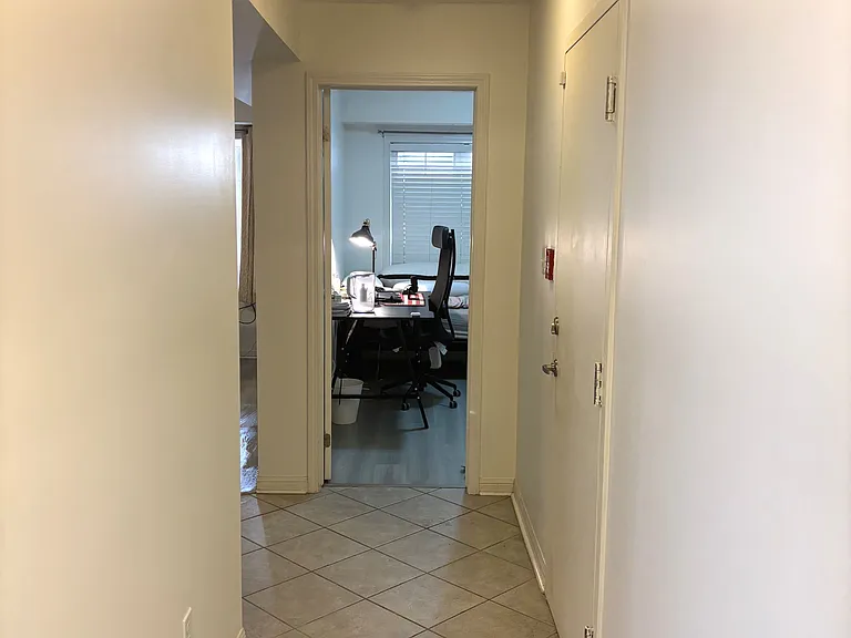 764 Neighbourhood Cir #4 — Photo 11