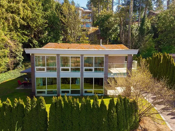 2842 Bayview St, Surrey, BC V4A 2Z4