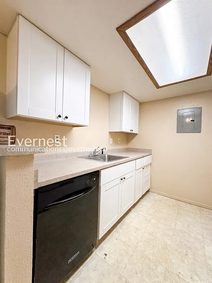 2 bed, 1.0 bath, 817 sqft, $1,200 — Photo 4