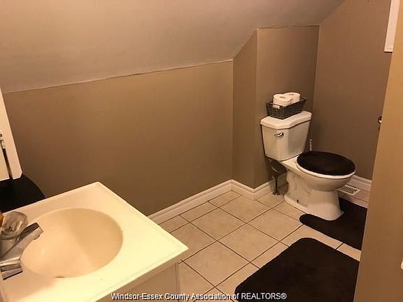 4th image of 325 Pierre Ave