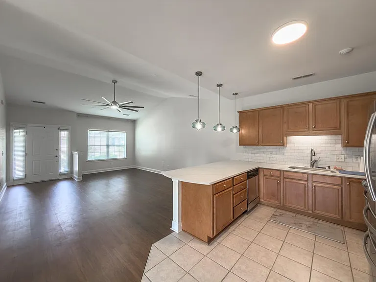 102 Manning Ct — Photo 8