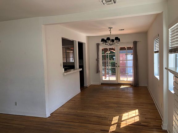 4th image of 13948 Hamlin St