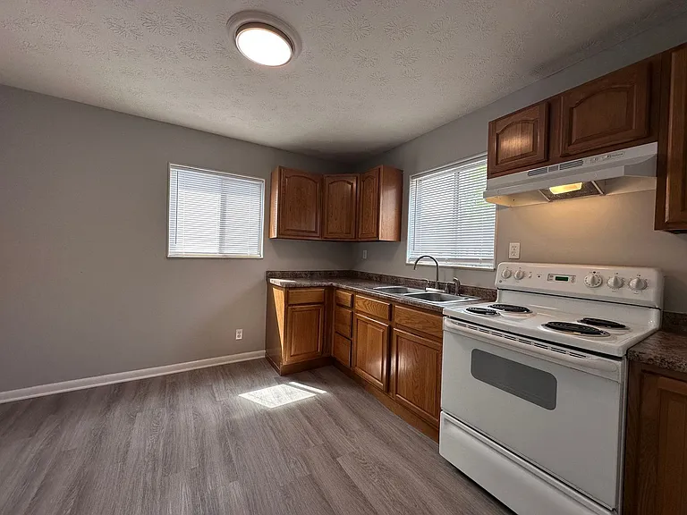 204 Courtyard Cir — Photo 120