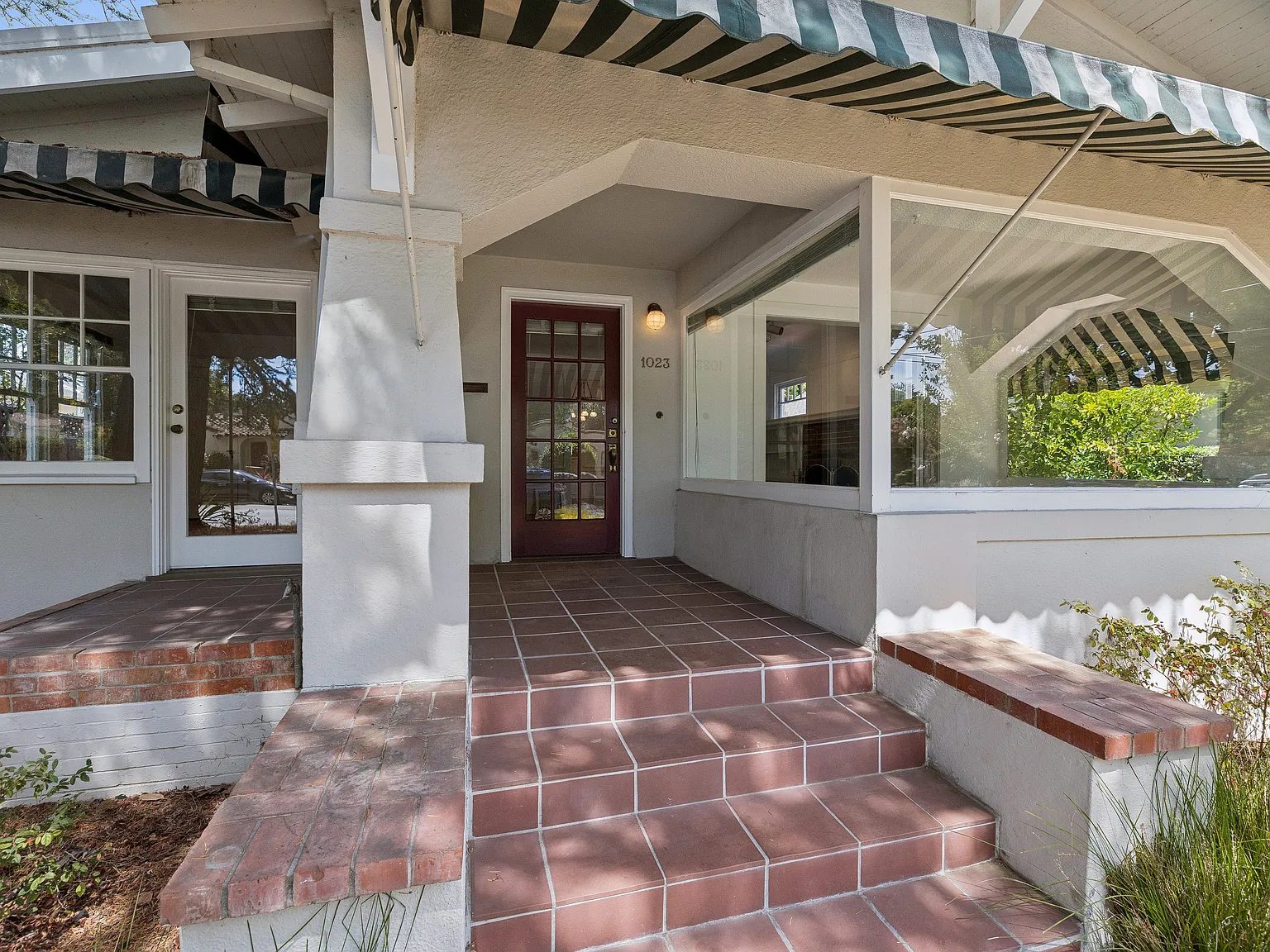 3 bed, 1.5 bath, 1392 sqft, $7,200 — Photo 2