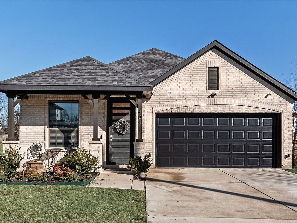 1st image of 404 W Rochester St