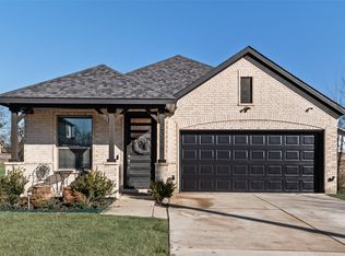 404 W Rochester St, Terrell, TX 75160