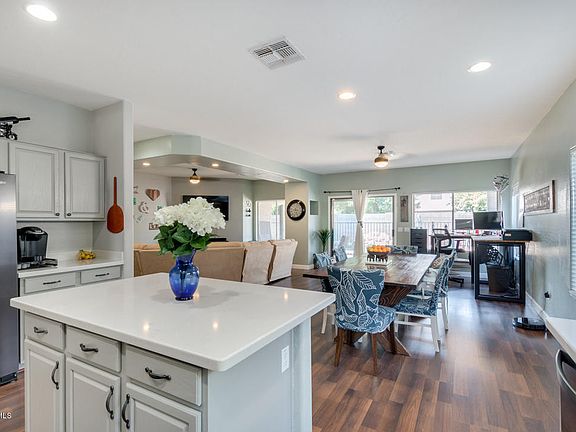 3rd image of 12809 W Clarendon Ave