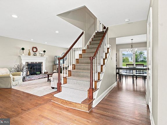 5th image of 623 Hillside Rd