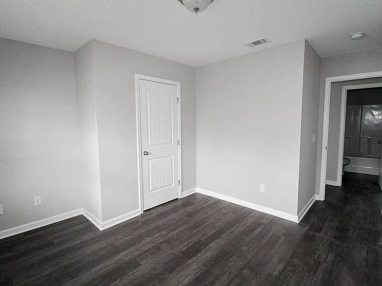 211 Evans Ter — Photo 22