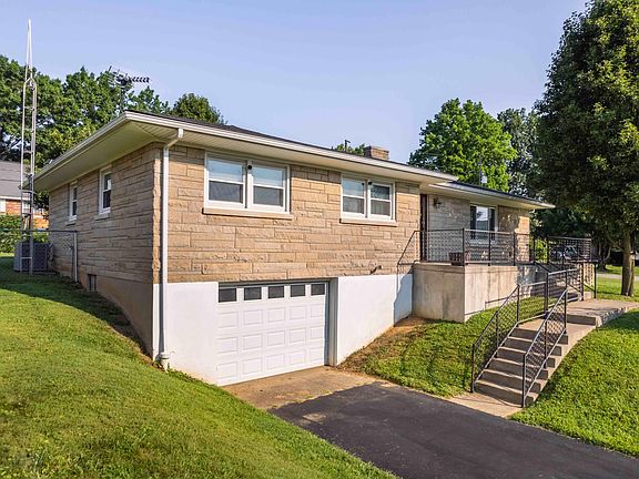 2nd image of 300 Mockingbird Ln