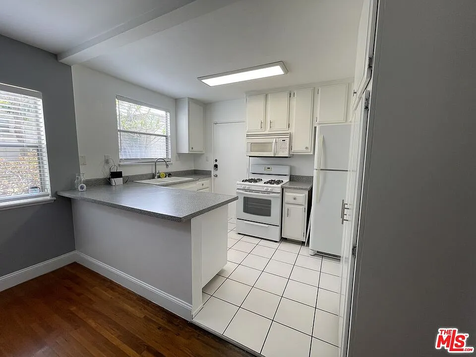 2 bed, 1.5 bath, 900 sqft, $2,800 — Photo 4