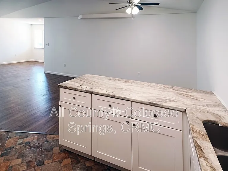53 Royal Crest Dr — Photo 9