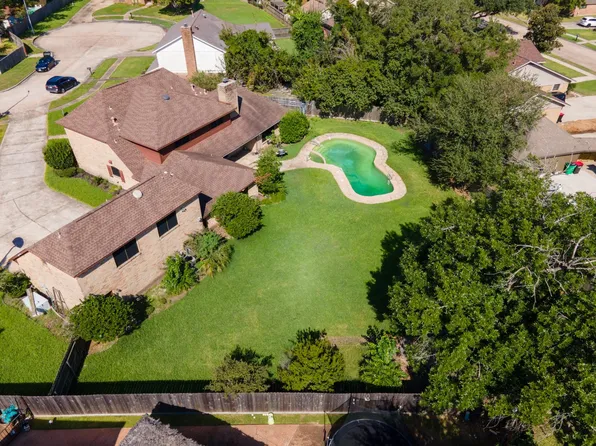 3 Thunderbird Cir, Baytown, TX 77521