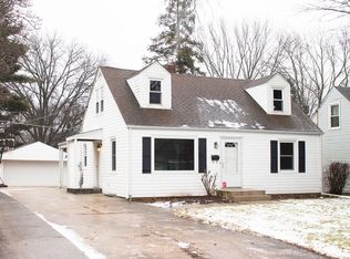 1015 Luther Ave, Rockford, IL 61107