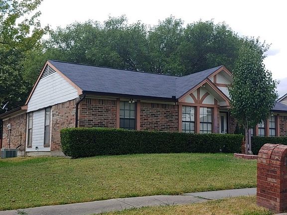 3rd image of 1309 Cedarcrest Dr