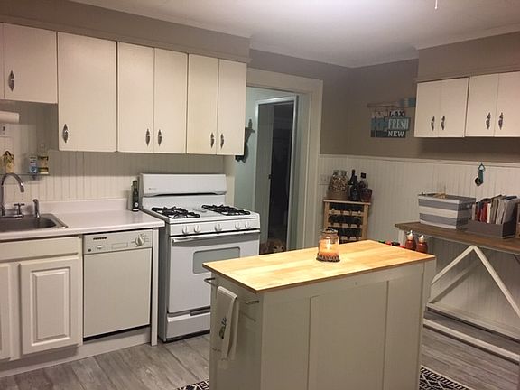 2nd image of 9171 Meadow Ln
