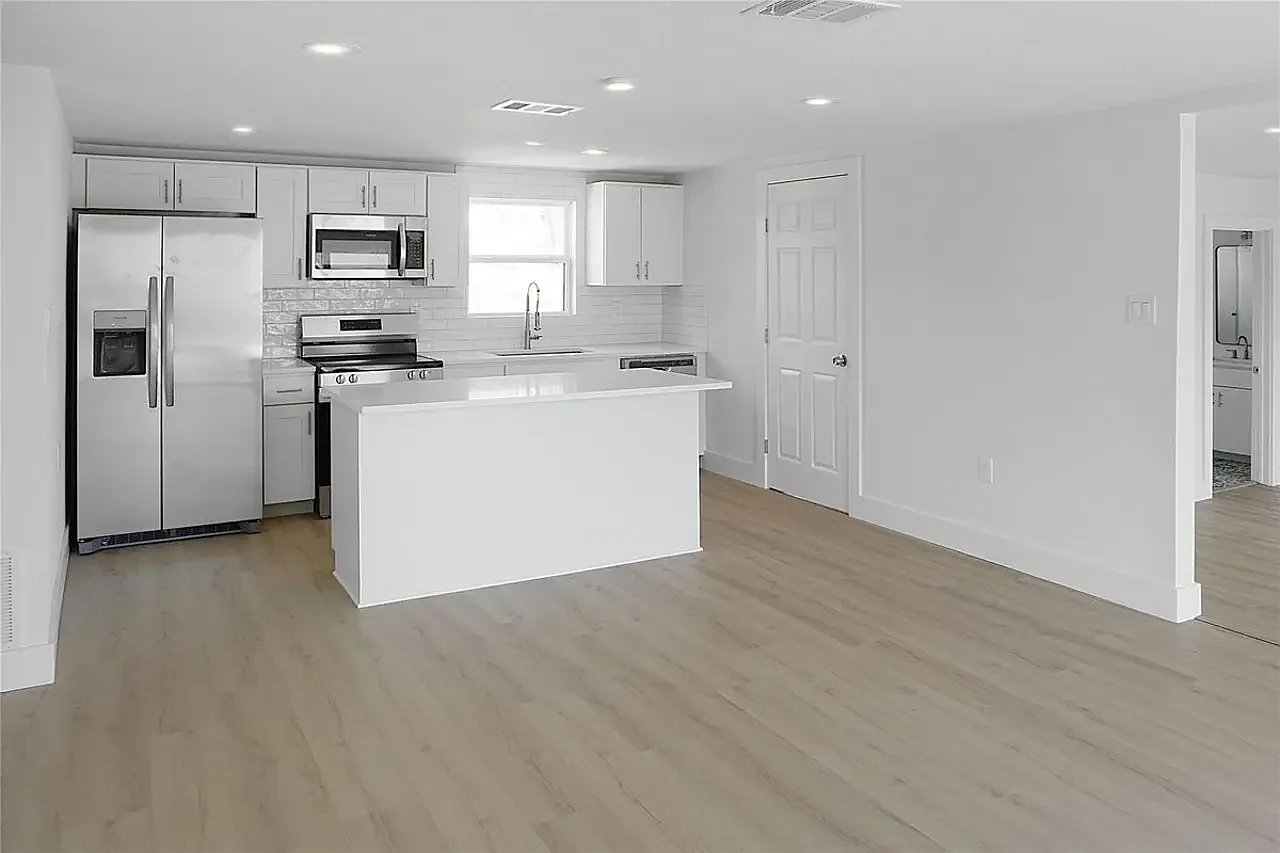 3 bed, 1392 sqft, $1,800 — Photo 3