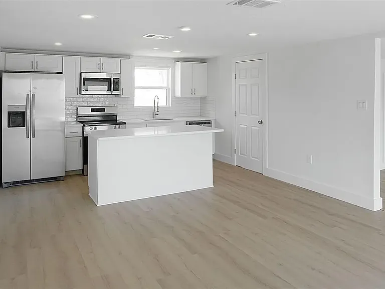 37 Almond Dr — Photo 3