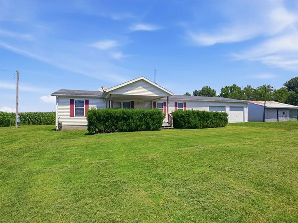 16153 N 250th St, Altamont, IL 62411